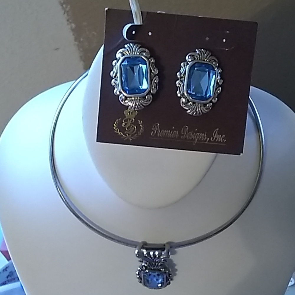 😍😁FABULOUS!/BLUE RIGHNSTONES PENDANT SET😍🤗 - Picture 7 of 8